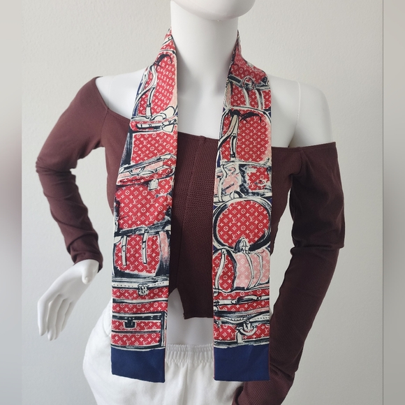 Auth Louis Vuitton Silk Red/Blue Bandana - Picture 4 of 9